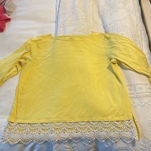 Pretty yellow 3/4 sleeve shirt